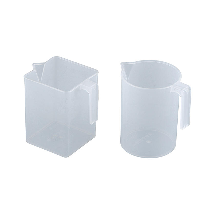 Cylindrical plastic cup/square plastic cup