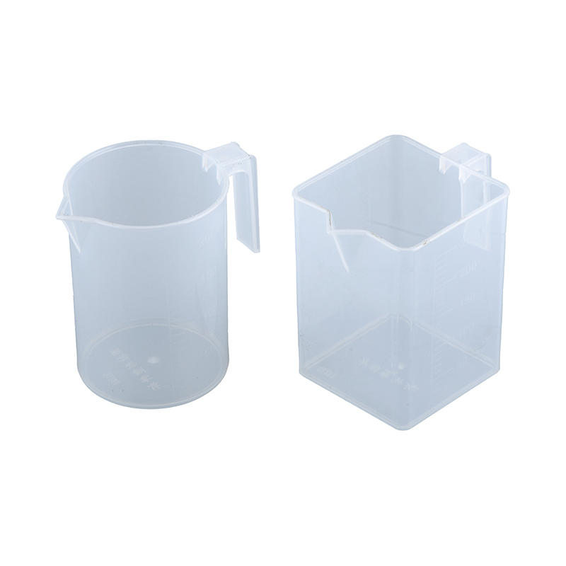 Cylindrical plastic cup/square plastic cup